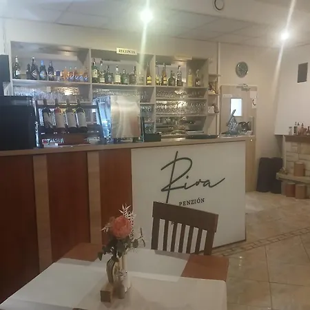 Riva Restauracia A 招待所 科希策