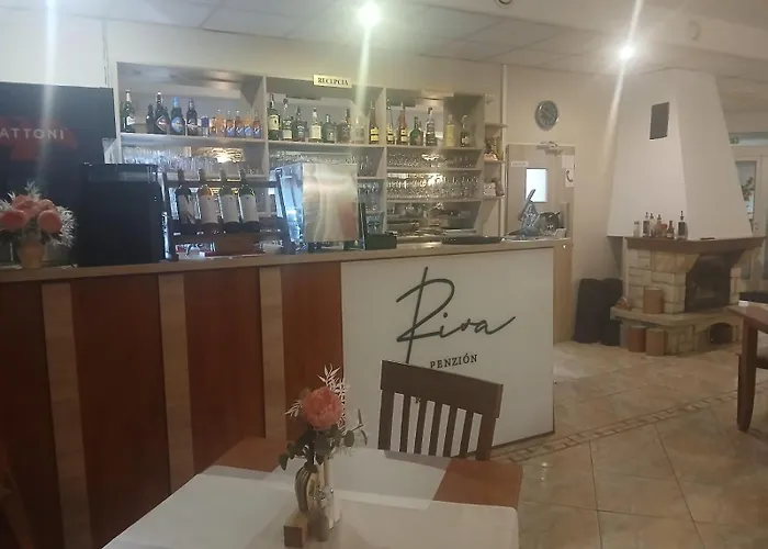 Riva Restauracia A 招待所 科希策